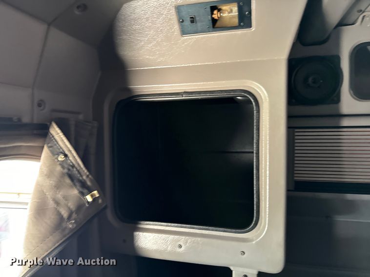 image for item EH3864 2005 Peterbilt  379 semi truck