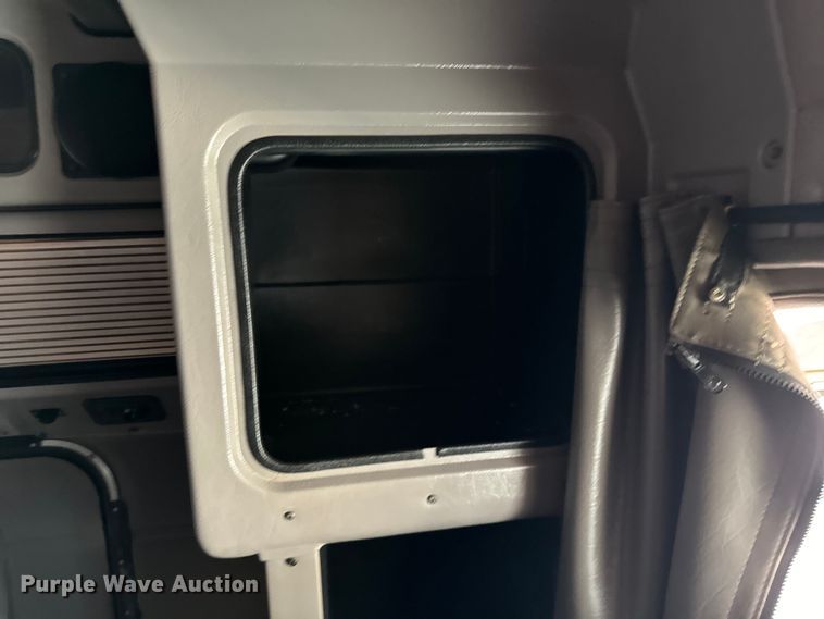 image for item EH3864 2005 Peterbilt  379 semi truck