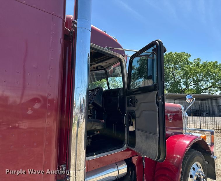 image for item EH3864 2005 Peterbilt  379 semi truck