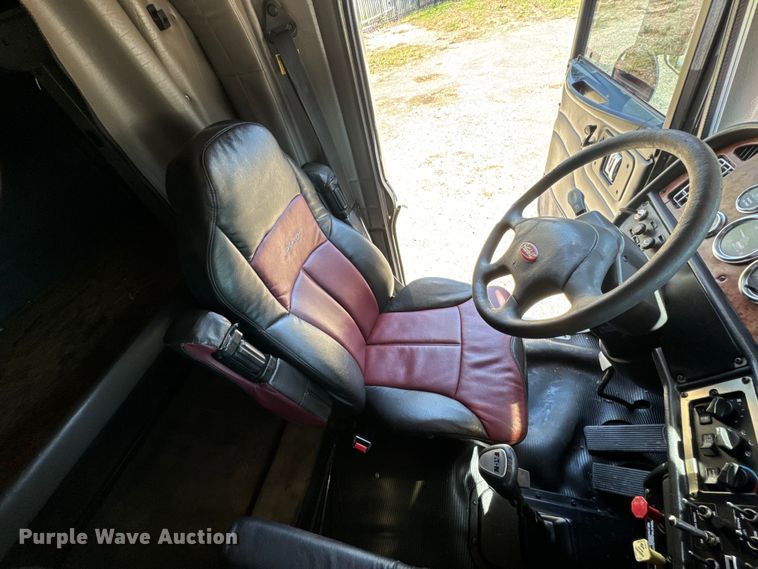 image for item EH3864 2005 Peterbilt  379 semi truck