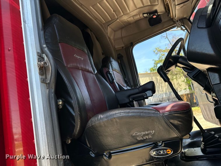 image for item EH3864 2005 Peterbilt  379 semi truck