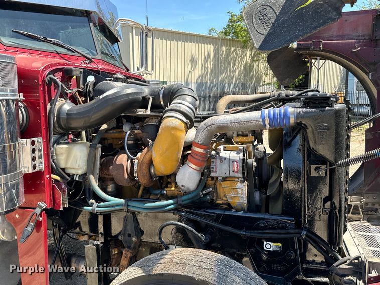 image for item EH3864 2005 Peterbilt  379 semi truck