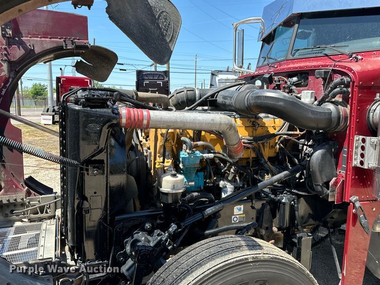 image for item EH3864 2005 Peterbilt  379 semi truck