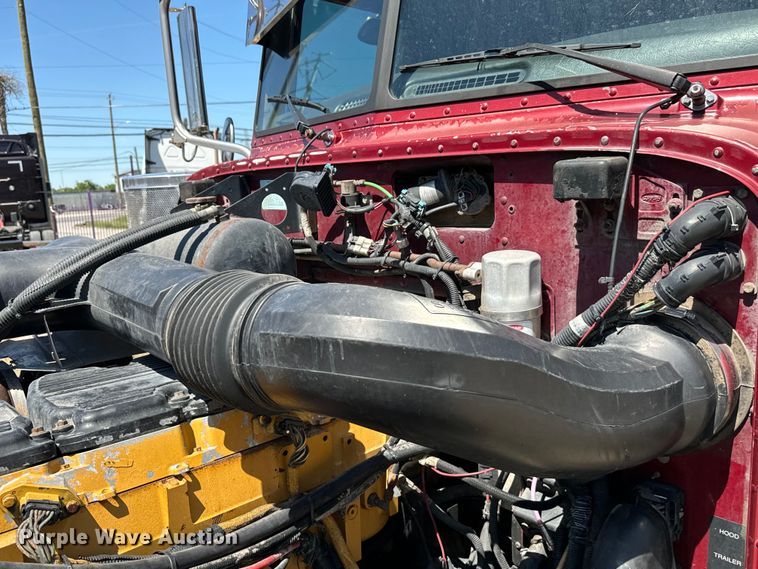 image for item EH3864 2005 Peterbilt  379 semi truck