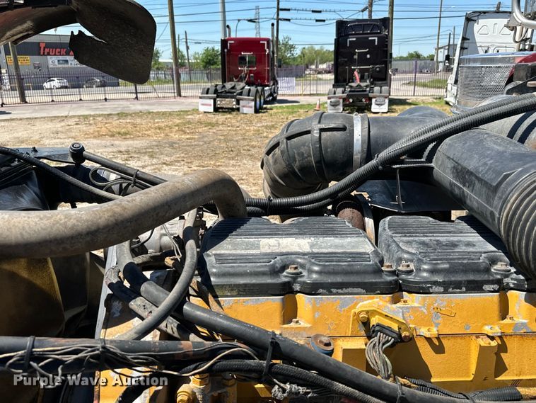 image for item EH3864 2005 Peterbilt  379 semi truck