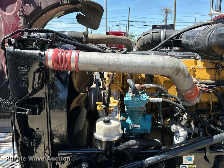 image for item EH3864 2005 Peterbilt  379 semi truck