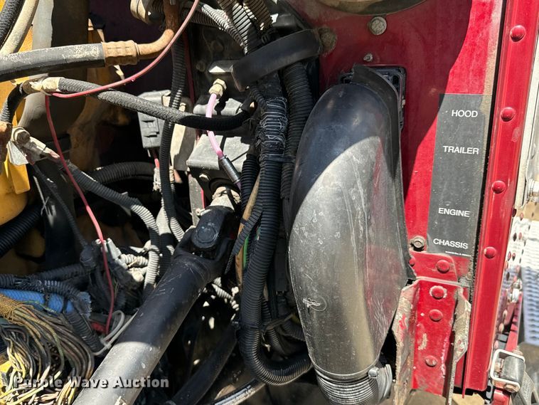 image for item EH3864 2005 Peterbilt  379 semi truck