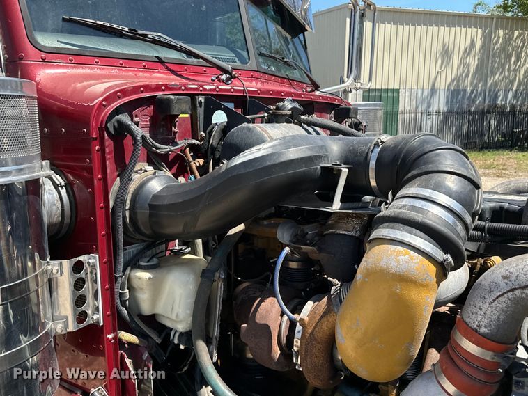 image for item EH3864 2005 Peterbilt  379 semi truck