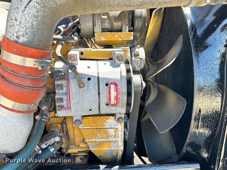 image for item EH3864 2005 Peterbilt  379 semi truck