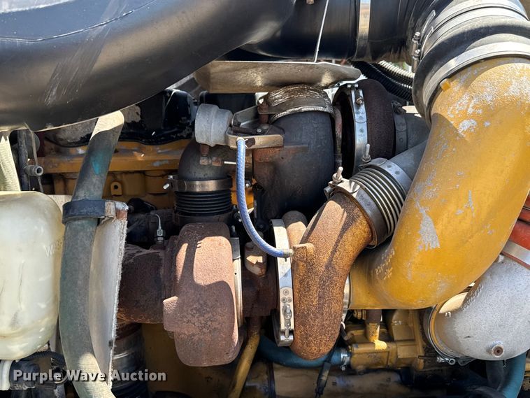 image for item EH3864 2005 Peterbilt  379 semi truck