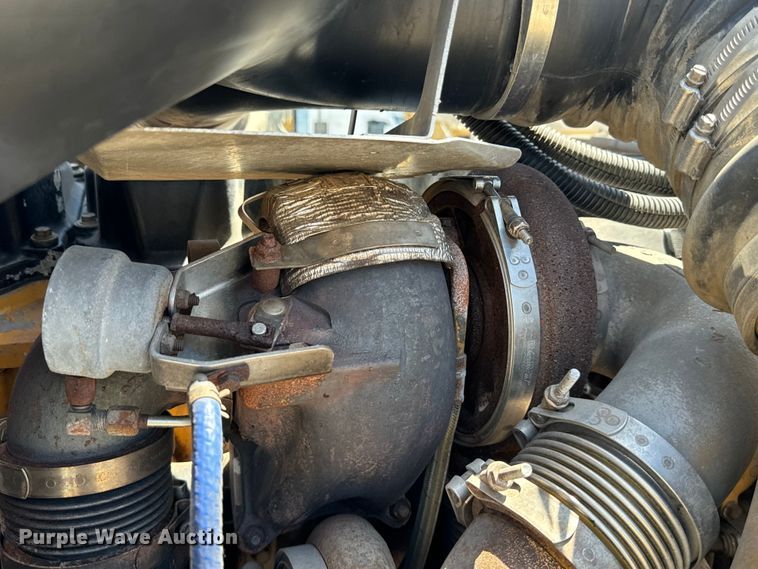 image for item EH3864 2005 Peterbilt  379 semi truck