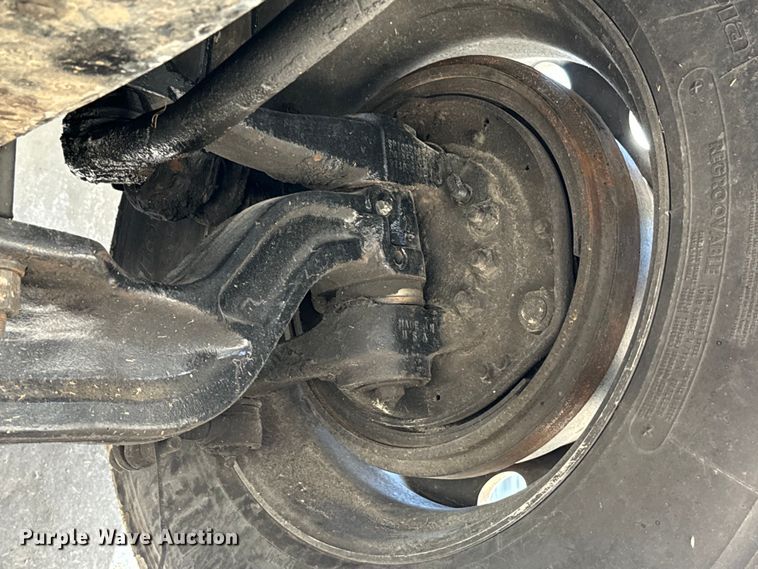 image for item EH3864 2005 Peterbilt  379 semi truck