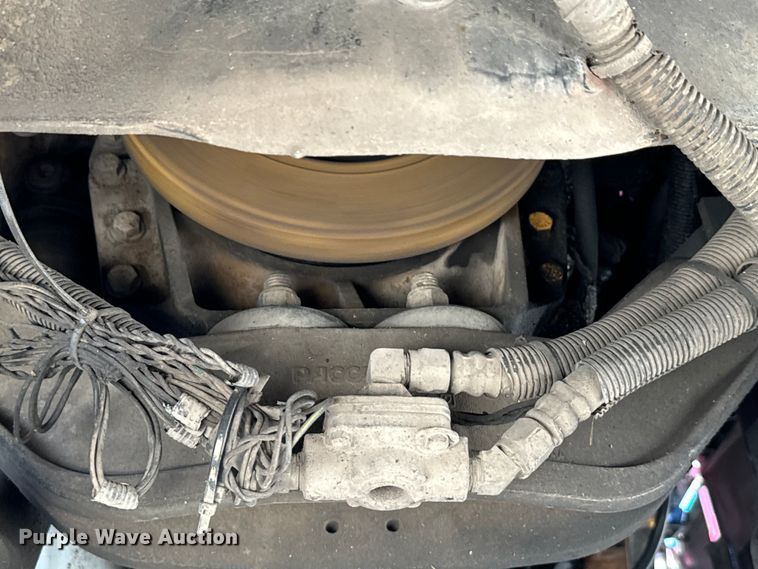 image for item EH3864 2005 Peterbilt  379 semi truck