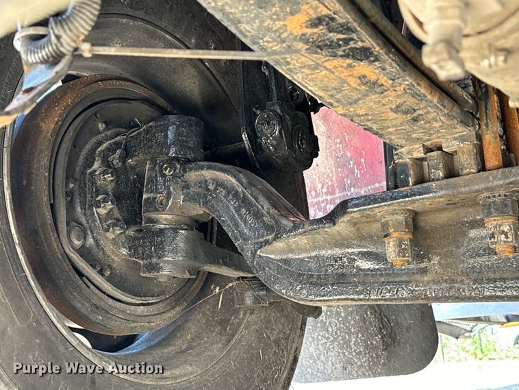 image for item EH3864 2005 Peterbilt  379 semi truck