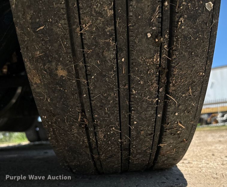 image for item EH3864 2005 Peterbilt  379 semi truck