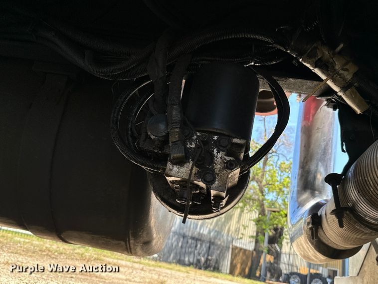 image for item EH3864 2005 Peterbilt  379 semi truck