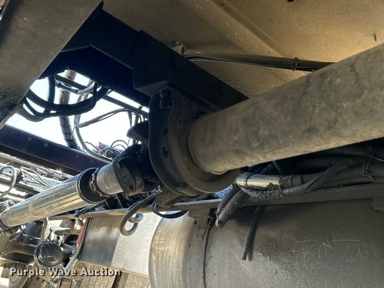 image for item EH3864 2005 Peterbilt  379 semi truck