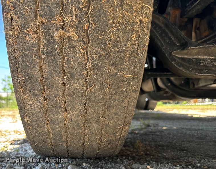 image for item EH3864 2005 Peterbilt  379 semi truck