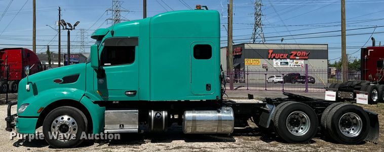 image for item EH3866 2015 Peterbilt  579 semi truck