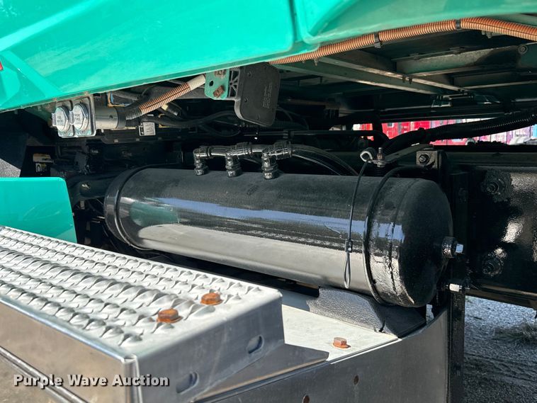 image for item EH3866 2015 Peterbilt  579 semi truck