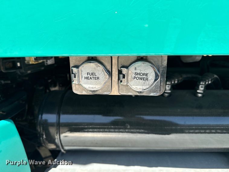 image for item EH3866 2015 Peterbilt  579 semi truck