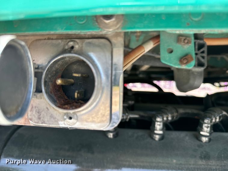 image for item EH3866 2015 Peterbilt  579 semi truck