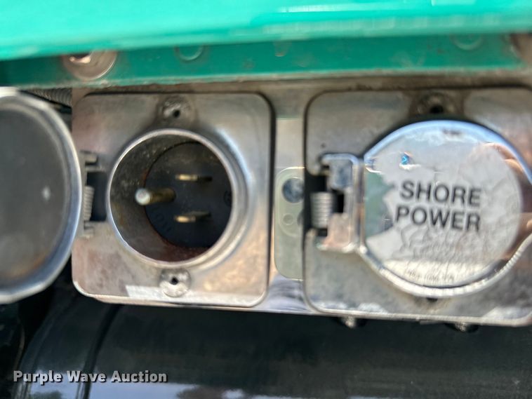 image for item EH3866 2015 Peterbilt  579 semi truck