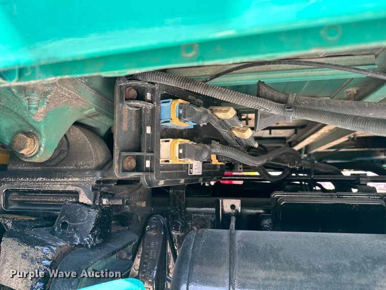 image for item EH3866 2015 Peterbilt  579 semi truck