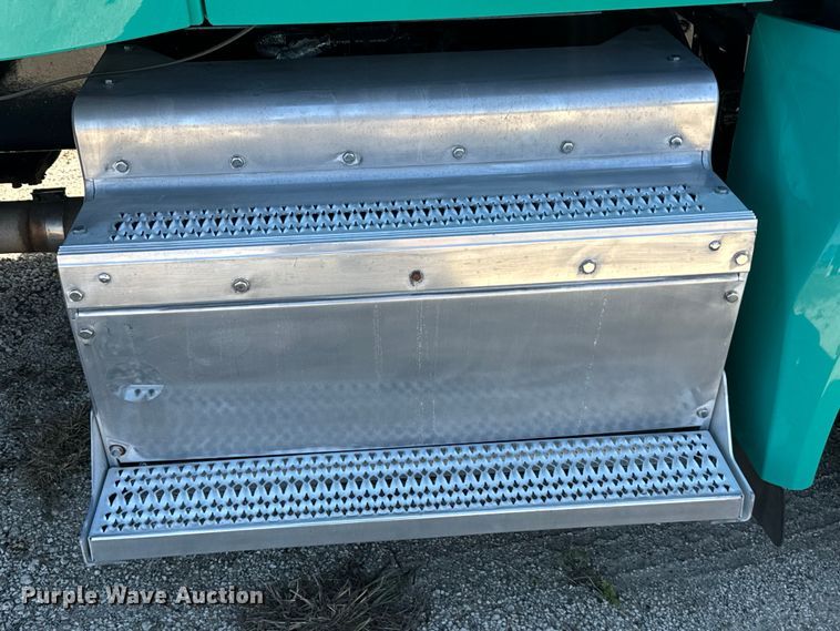 image for item EH3866 2015 Peterbilt  579 semi truck