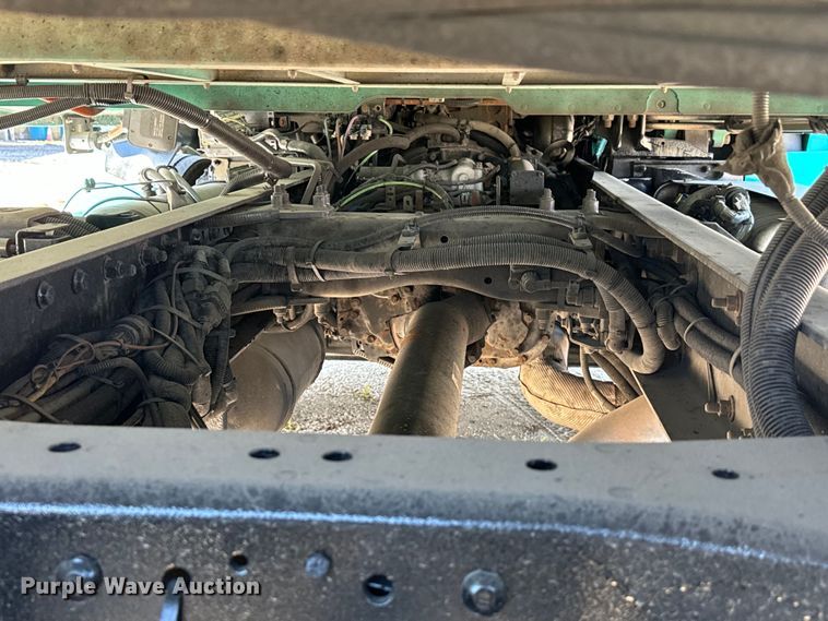 image for item EH3866 2015 Peterbilt  579 semi truck