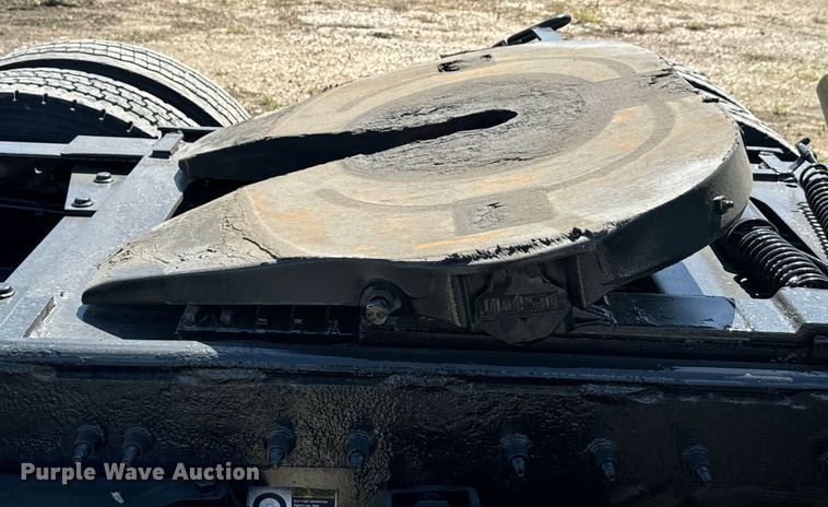 image for item EH3866 2015 Peterbilt  579 semi truck