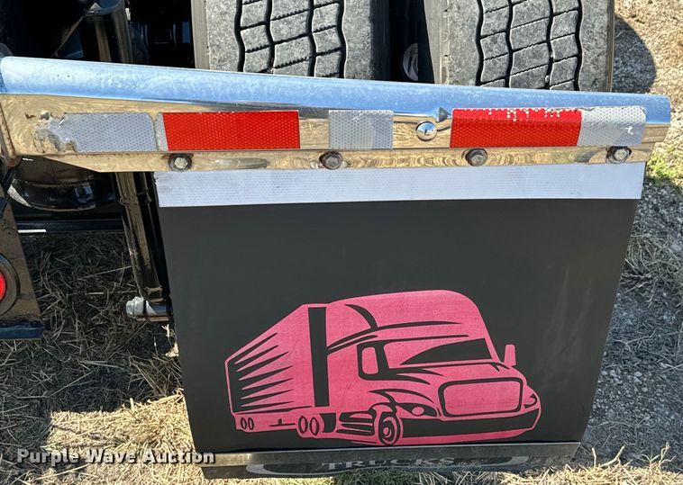 image for item EH3866 2015 Peterbilt  579 semi truck