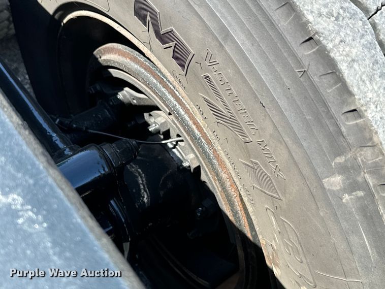 image for item EH3866 2015 Peterbilt  579 semi truck