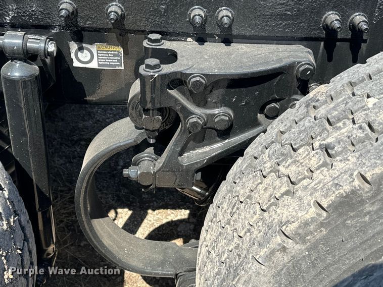 image for item EH3866 2015 Peterbilt  579 semi truck