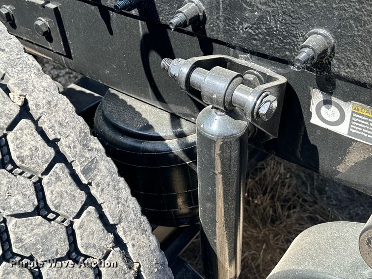 image for item EH3866 2015 Peterbilt  579 semi truck