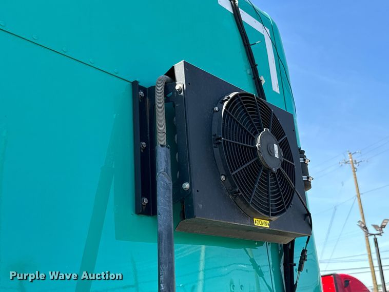 image for item EH3866 2015 Peterbilt  579 semi truck