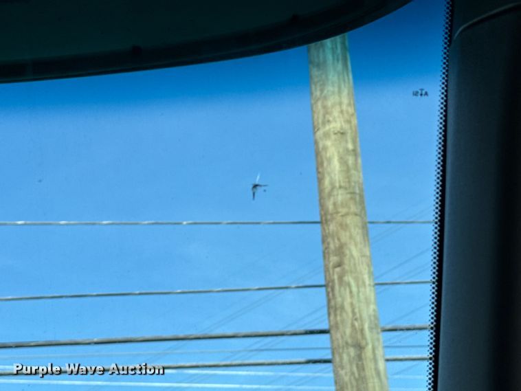 image for item EH3866 2015 Peterbilt  579 semi truck