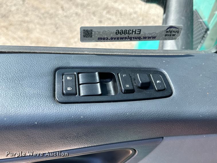 image for item EH3866 2015 Peterbilt  579 semi truck