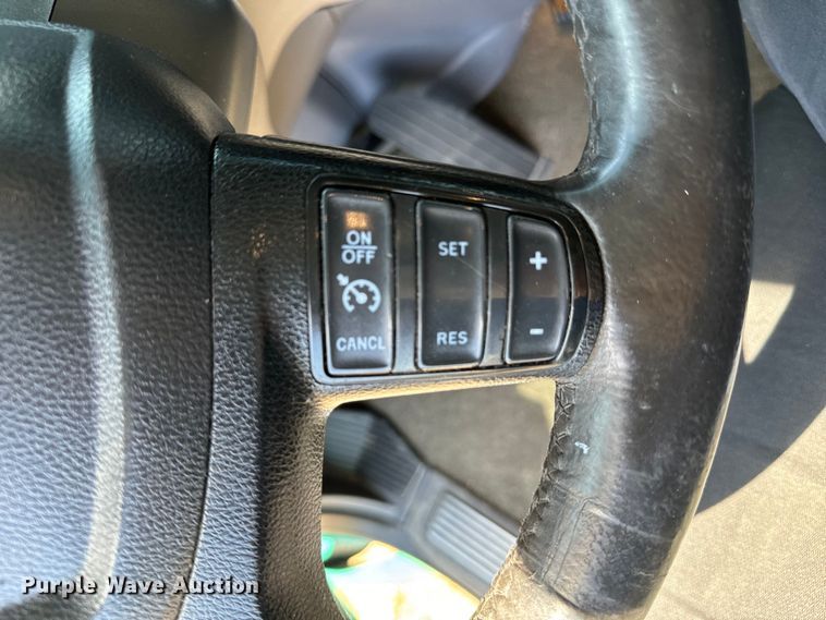 image for item EH3866 2015 Peterbilt  579 semi truck