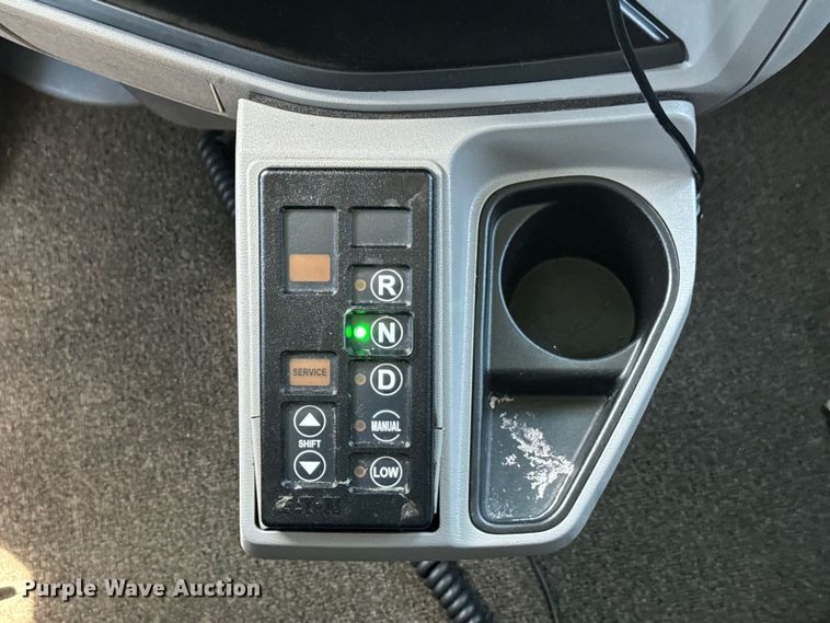 image for item EH3866 2015 Peterbilt  579 semi truck