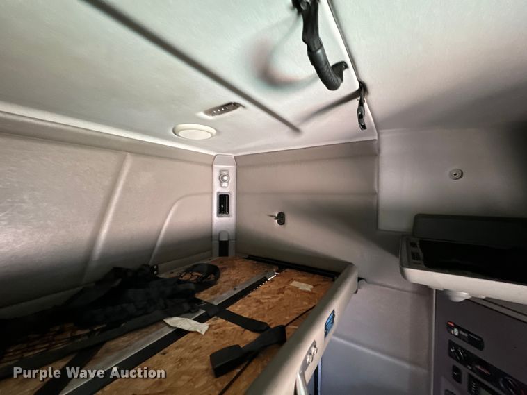 image for item EH3866 2015 Peterbilt  579 semi truck