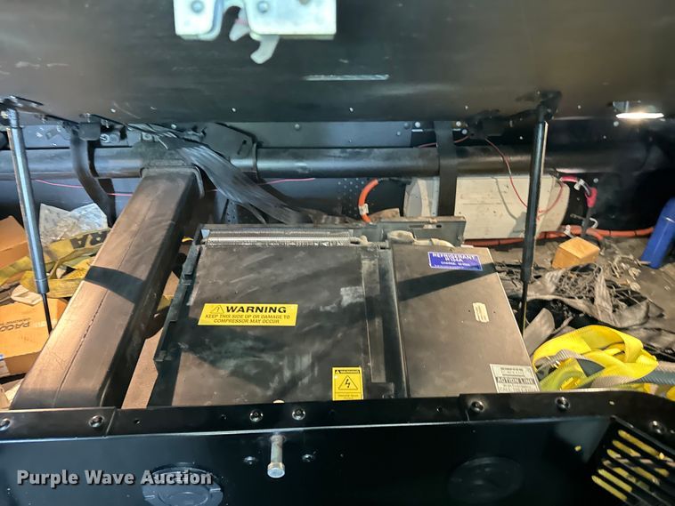 image for item EH3866 2015 Peterbilt  579 semi truck