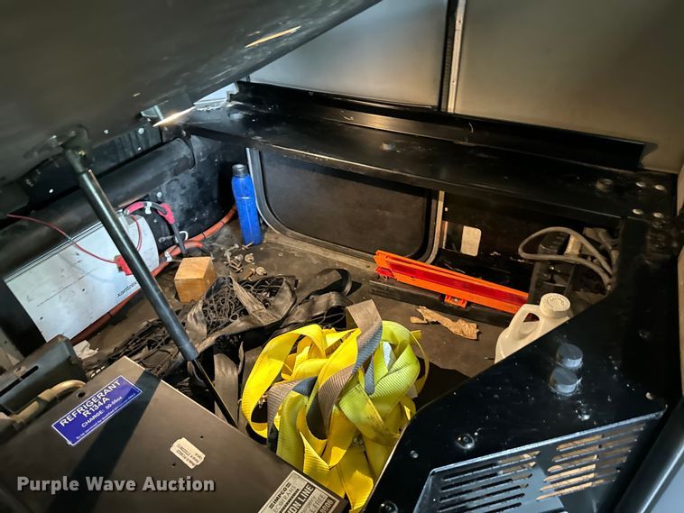 image for item EH3866 2015 Peterbilt  579 semi truck