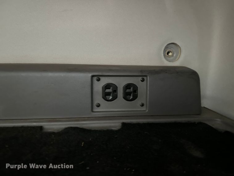 image for item EH3866 2015 Peterbilt  579 semi truck