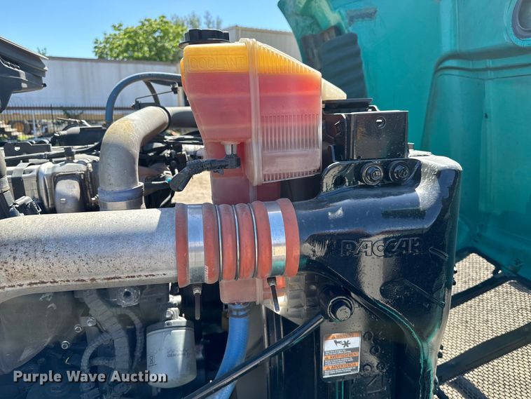 image for item EH3866 2015 Peterbilt  579 semi truck