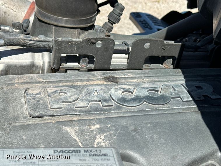 image for item EH3866 2015 Peterbilt  579 semi truck