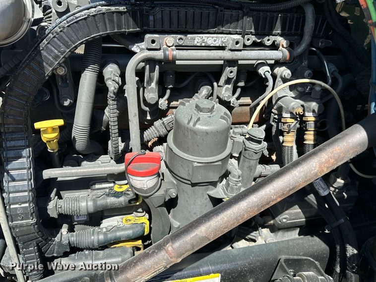 image for item EH3866 2015 Peterbilt  579 semi truck