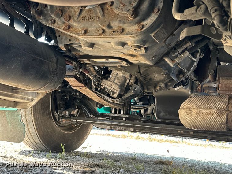 image for item EH3866 2015 Peterbilt  579 semi truck