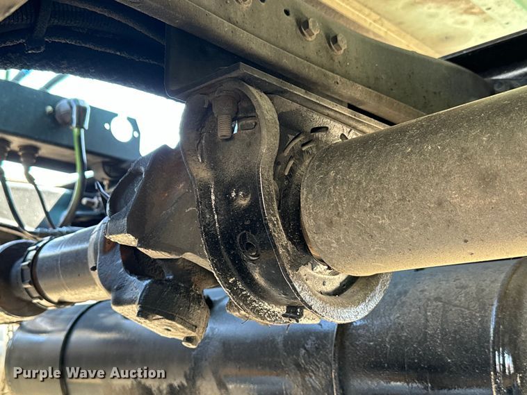 image for item EH3866 2015 Peterbilt  579 semi truck