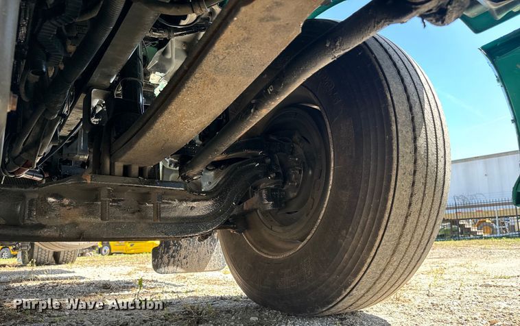 image for item EH3866 2015 Peterbilt  579 semi truck